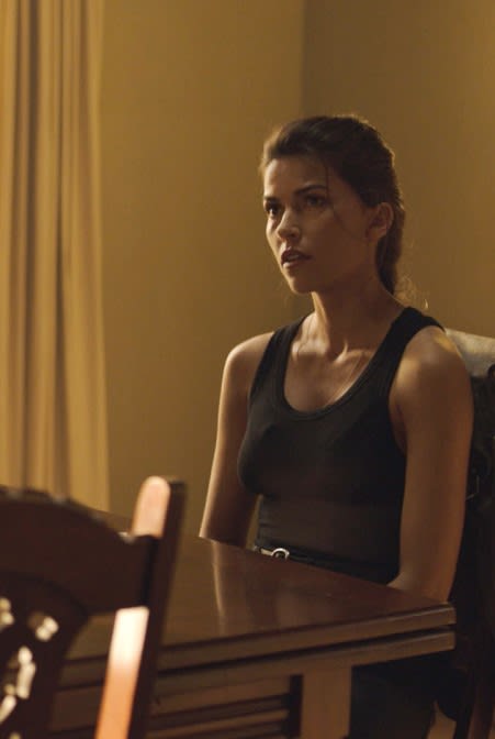 Gwen's New Friend - Blood & Treasure Season 1 Episode 11