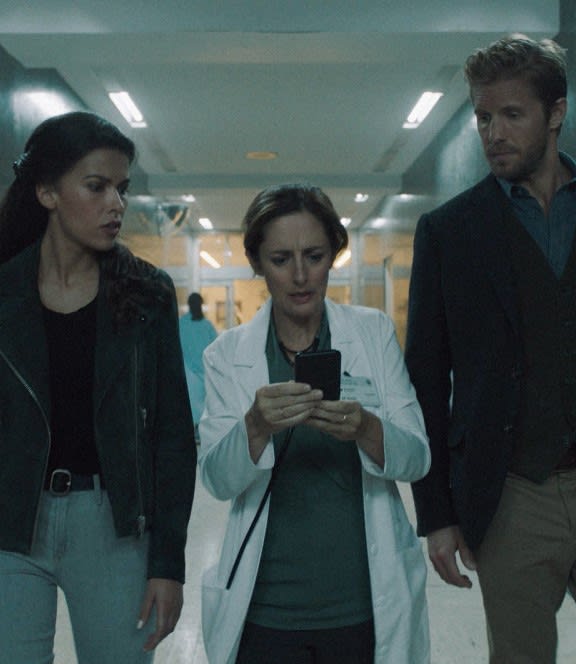 Setting the Trap - Blood & Treasure Season 1 Episode 10
