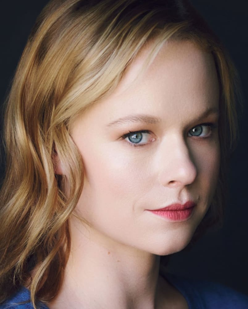 Thora Birch Poses