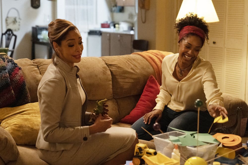 A Family Truce - Pearson Season 1 Episode 3