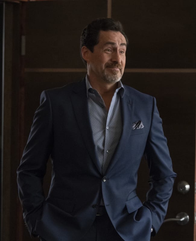 A Dapper Santiago - Grand Hotel Season 1 Episode 13