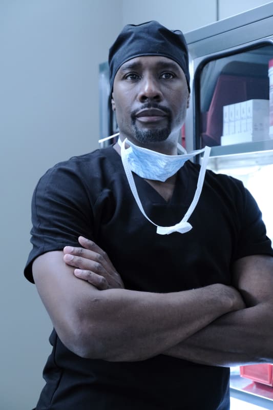 Cain in Scrubs - The Resident Season 3 Episode 1