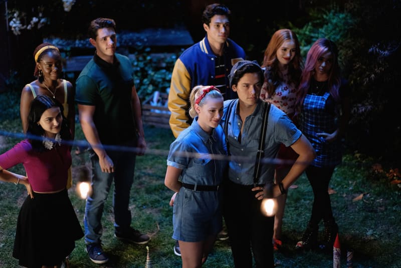 Saying Goodbye to One of Their Own - Riverdale Season 4 Episode 1