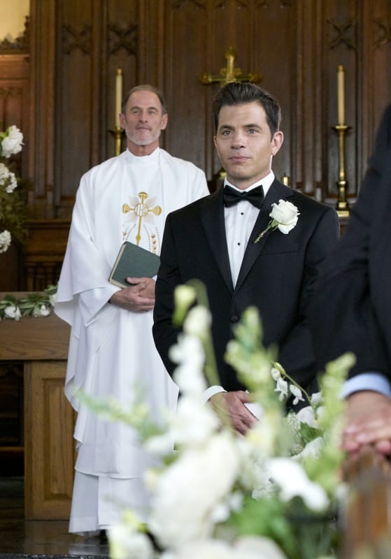 That's My Bride - Younger Season 6 Episode 12