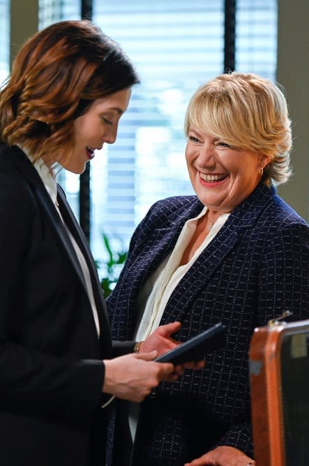 A Distraction for Sydney - Bluff City Law Season 1 Episode 4