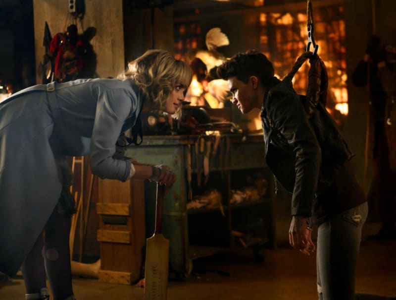 Alice Catches Kate - Batwoman Season 1 Episode 1