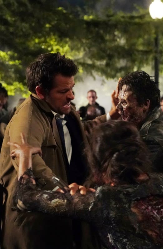 Cas Fights - Supernatural Season 15 Episode 1