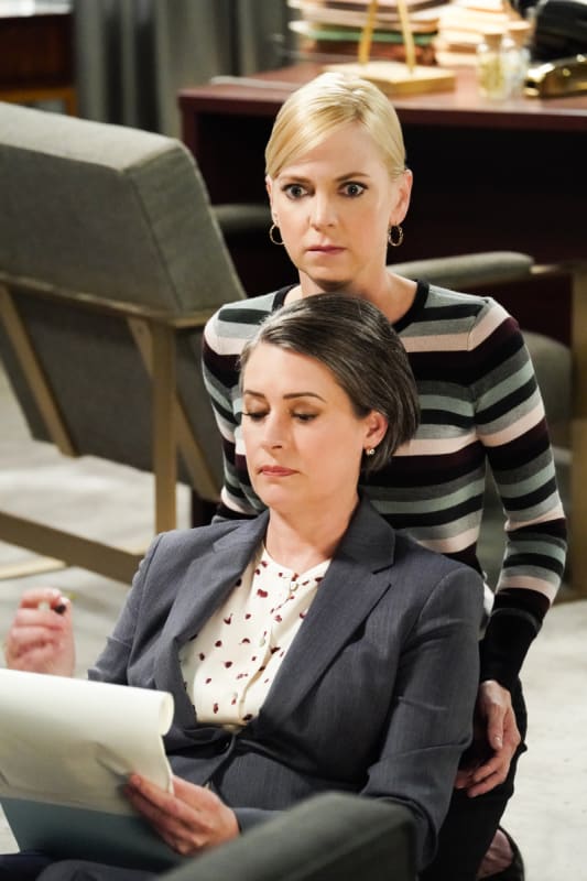 Christy Props Up Her Boss - Mom Season 7 Episode 5