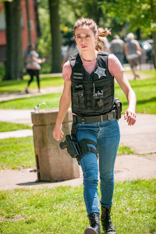 Clear the Premises - Chicago PD Season 7 Episode 2