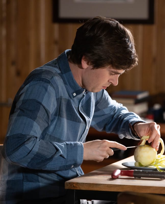 Cutting an Apple - The Good Doctor Season 3 Episode 2