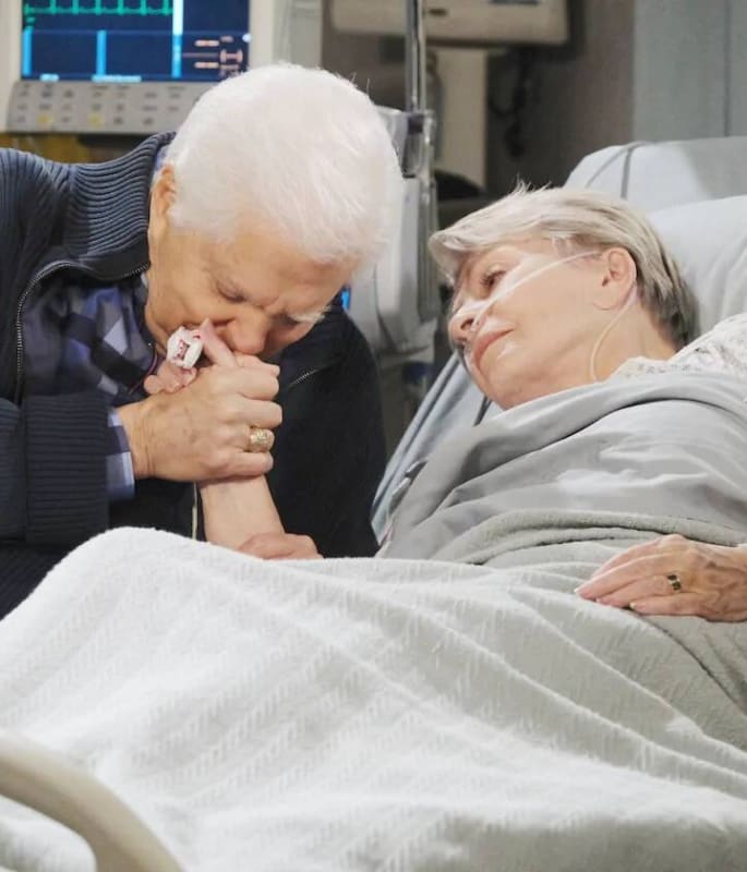 Julie Passes Out - Days of Our Lives