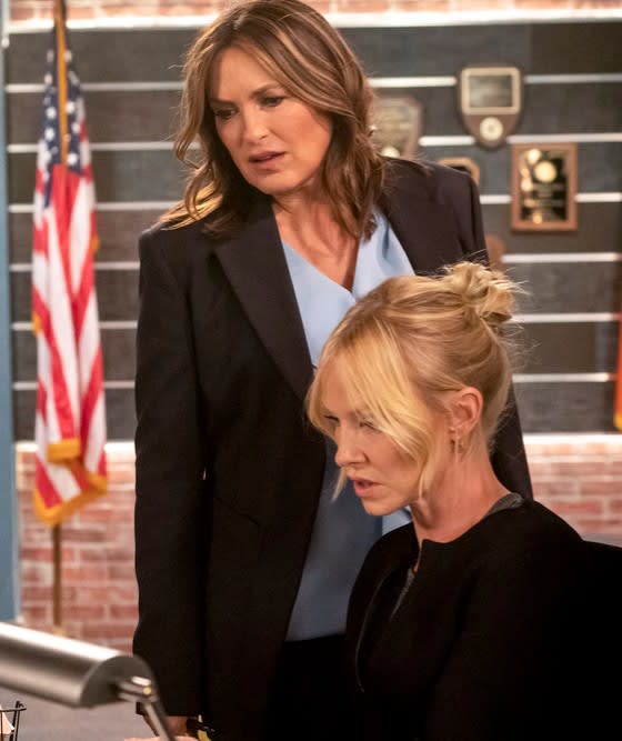 Managing The Investigation - Law & Order: SVU Season 21 Episode 2