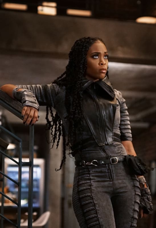 Suited Up To Fight - Black Lightning Season 3 Episode 4
