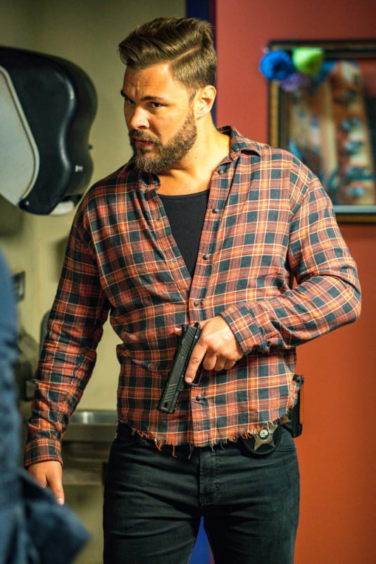 Undercover Drug Lord - Chicago PD Season 7 Episode 3