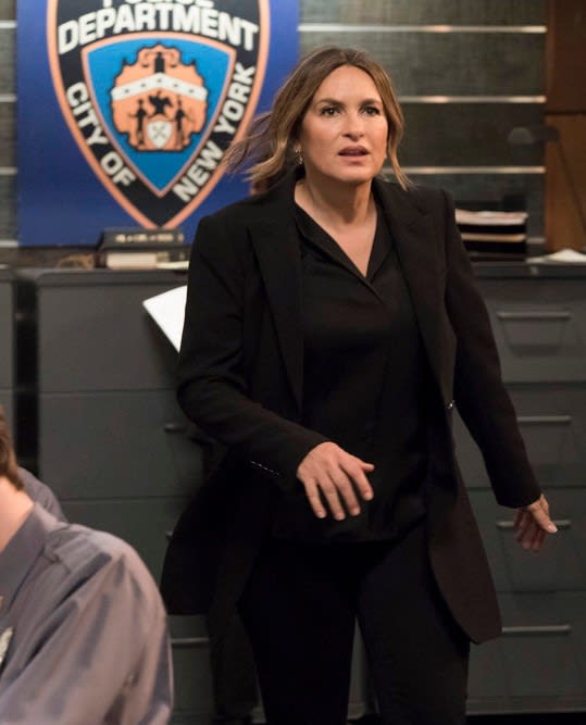 Leading the Manhunt - Law & Order: SVU Season 21 Episode 10
