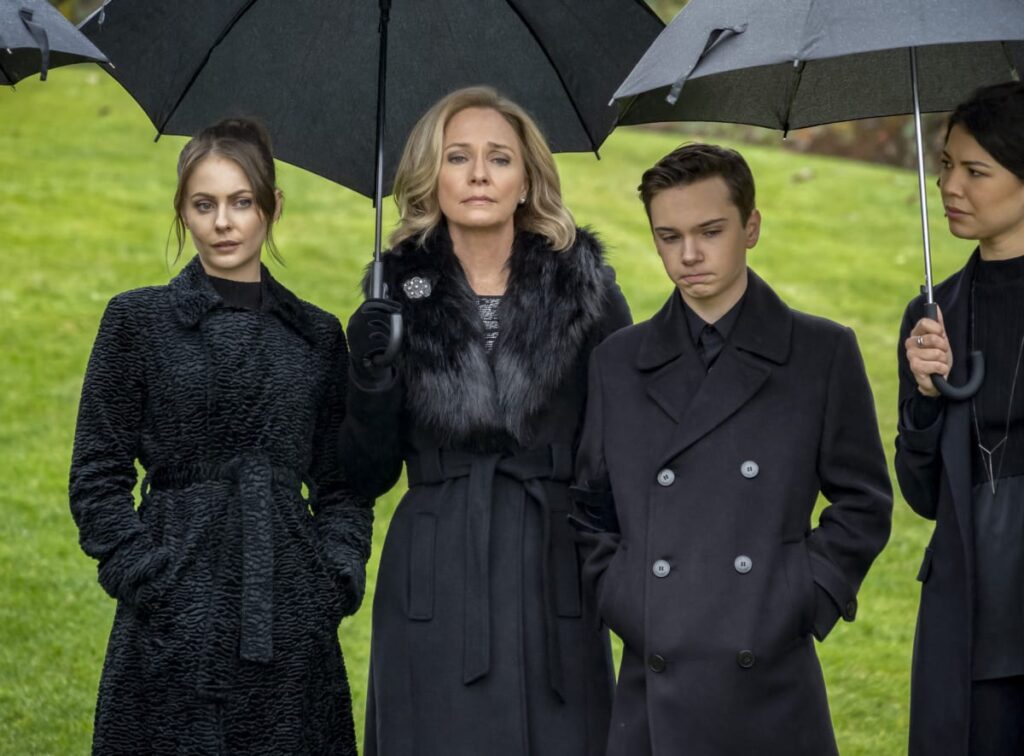 Mama Queen is Back - Arrow Season 8 Episode 10