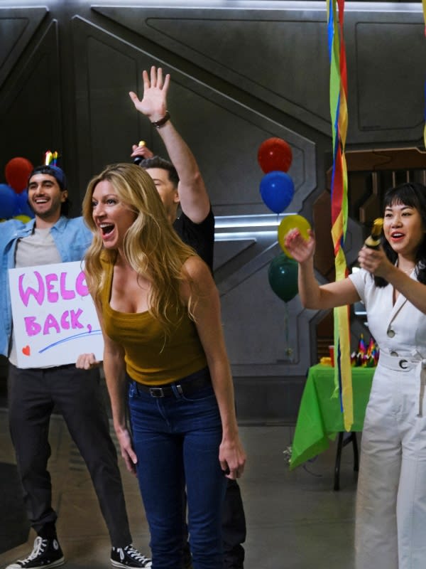 Surprise - DC's Legends of Tomorrow Season 5 Episode 1