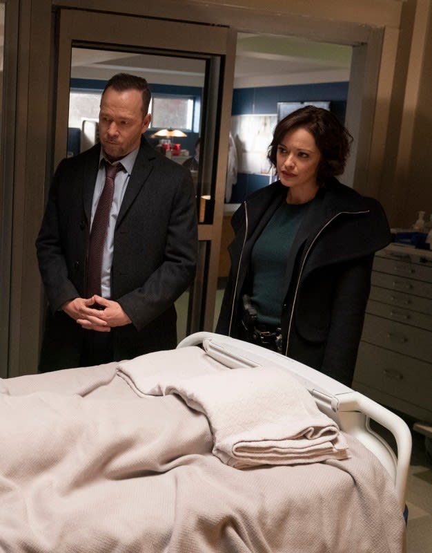 (TALL) Ambulance Robberies - Blue Bloods Season 10 Episode 11