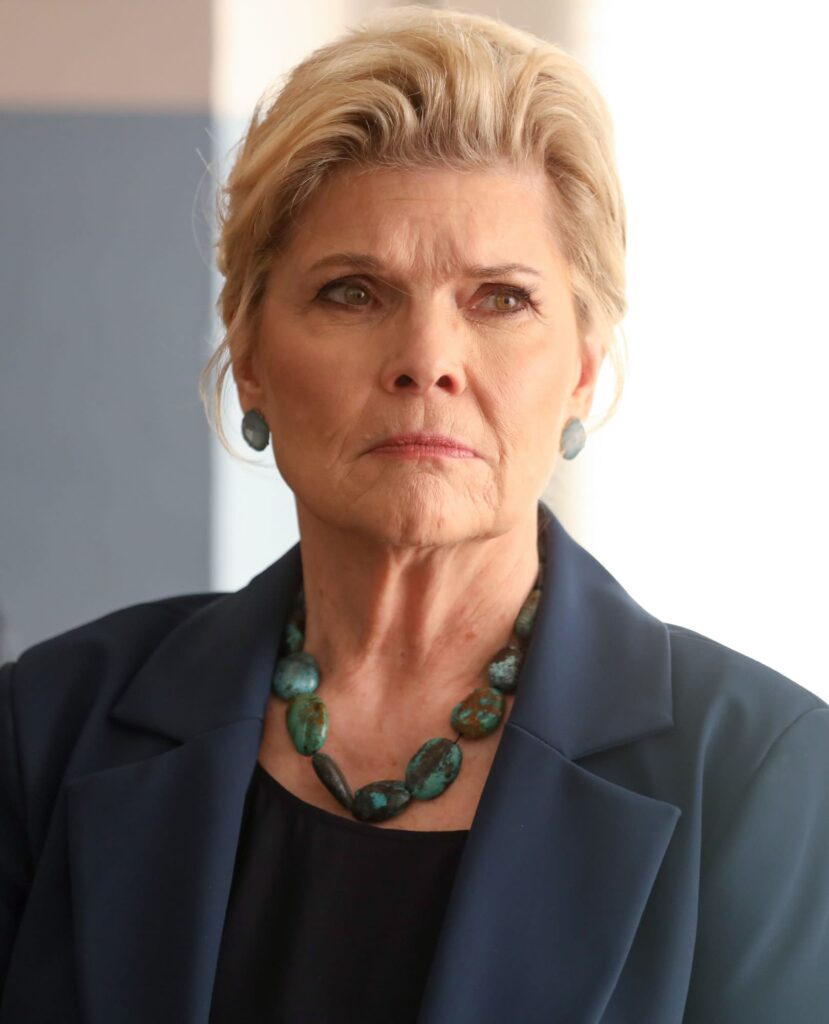 Karen Schmoozes - Tall - New Amsterdam Season 2 Episode 13