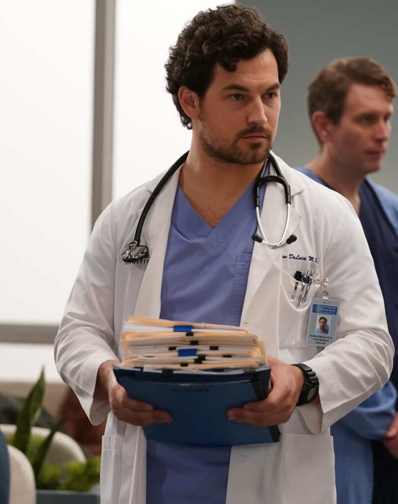 Manic DeLuca - tall - Grey's Anatomy Season 16 Episode 14