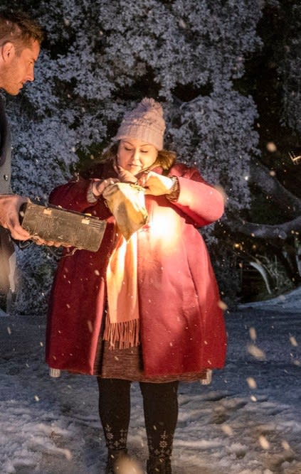 Opening the Time Capsule - This Is Us Season 4 Episode 14