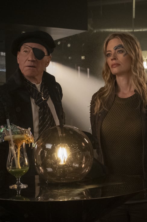 Two X-B Hang Out in a Bar - Star Trek: Picard Season 1 Episode 5