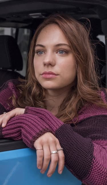 Beth Cruising - Dare Me Season 1 Episode 9 