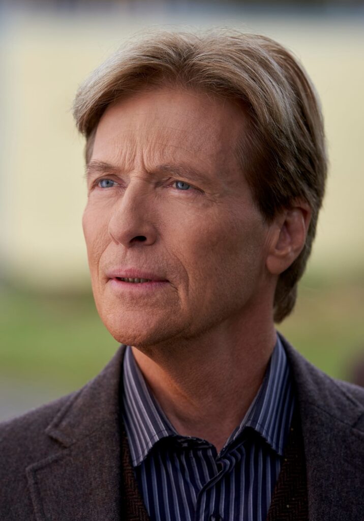 Bill Gets In on the Action - When Calls the Heart Season 7 Episode 3