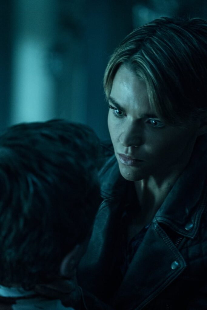Kate and August - Batwoman Season 1 Episode 15