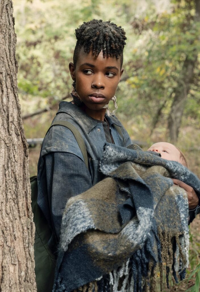 Kelly With the Kid - The Walking Dead Season 10 Episode 12