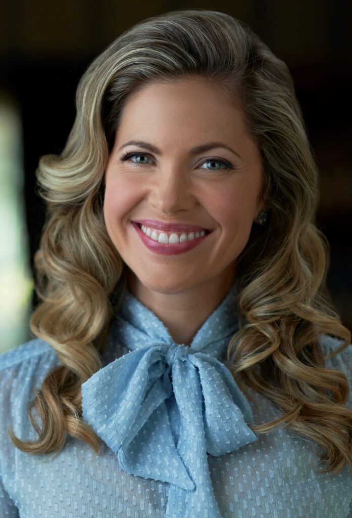Rosemary Smiles Radiantly - When Calls the Heart Season 7 Episode 2