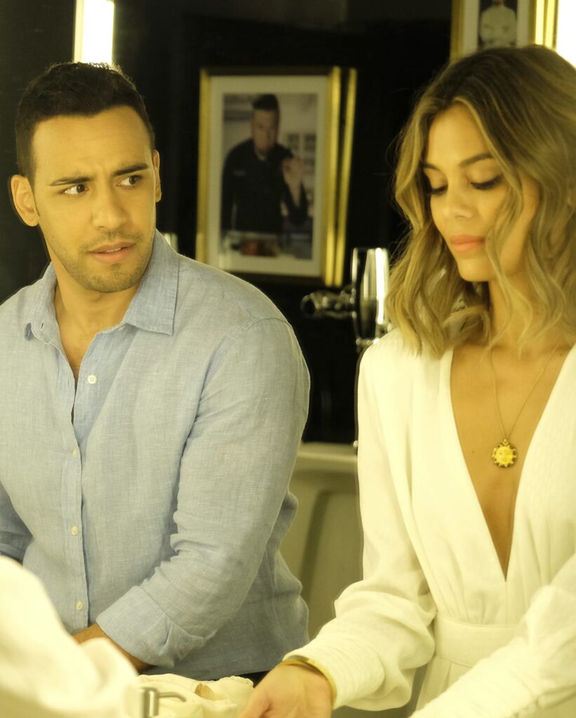 Bathroom Meeting - The Baker and the Beauty Season 1 Episode 1