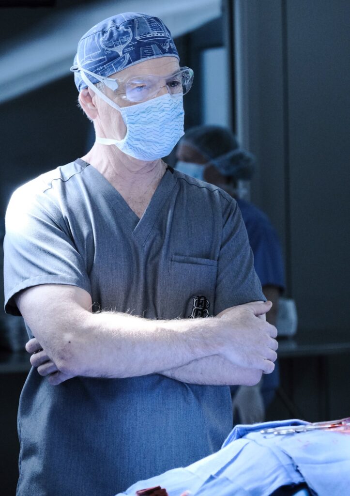 Bell Scrubs In  - The Resident Season 3 Episode 20