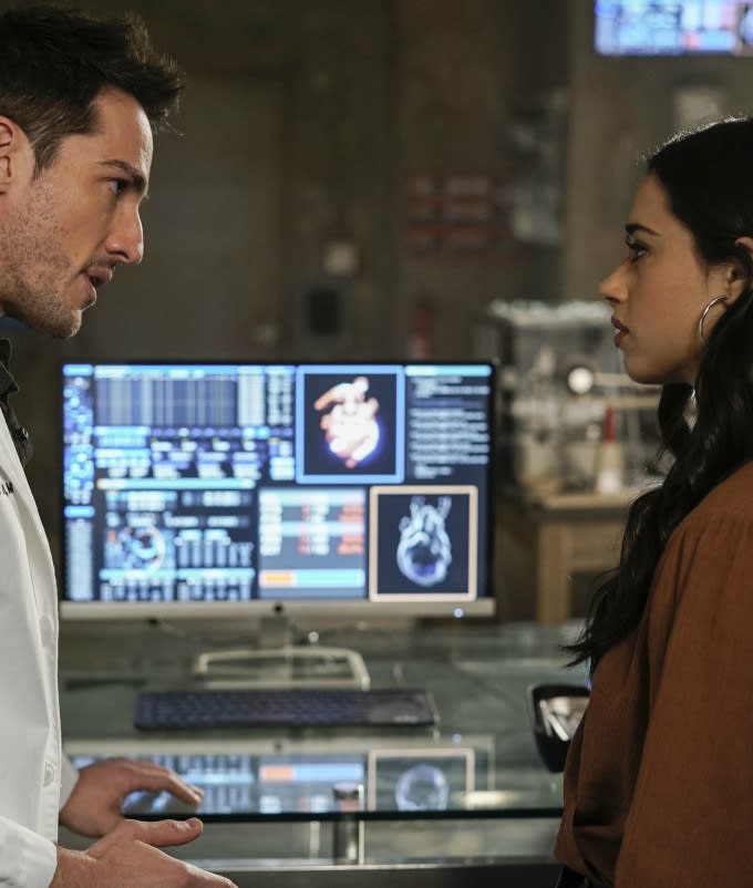 It's Complicated - Roswell, New Mexico Season 2 Episode 5
