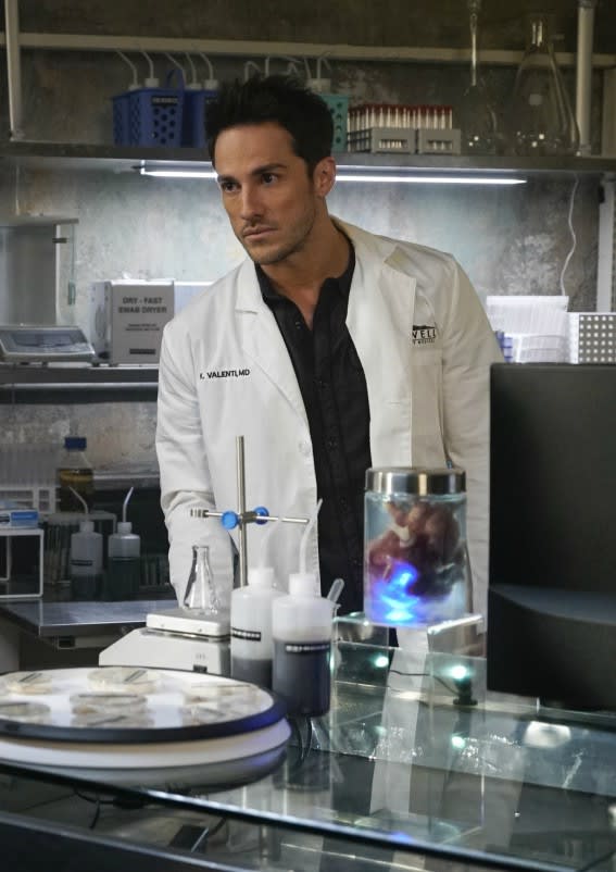 Lab Work - Roswell, New Mexico Season 2 Episode 5