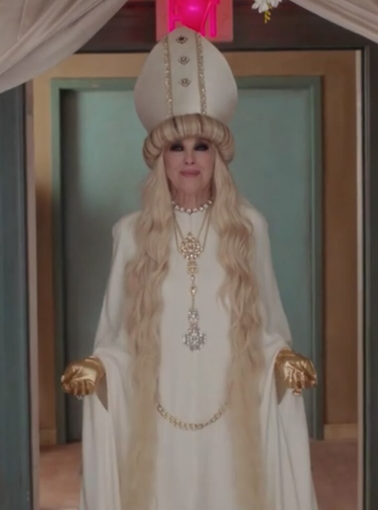 Moira's Wedding Look - Schitt's Creek Season 6 Episode 14