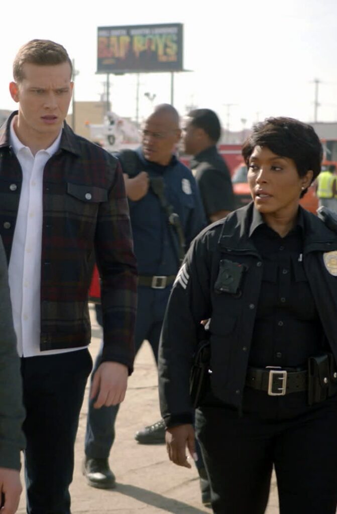 On The Scene - 9-1-1 Season 3 Episode 14