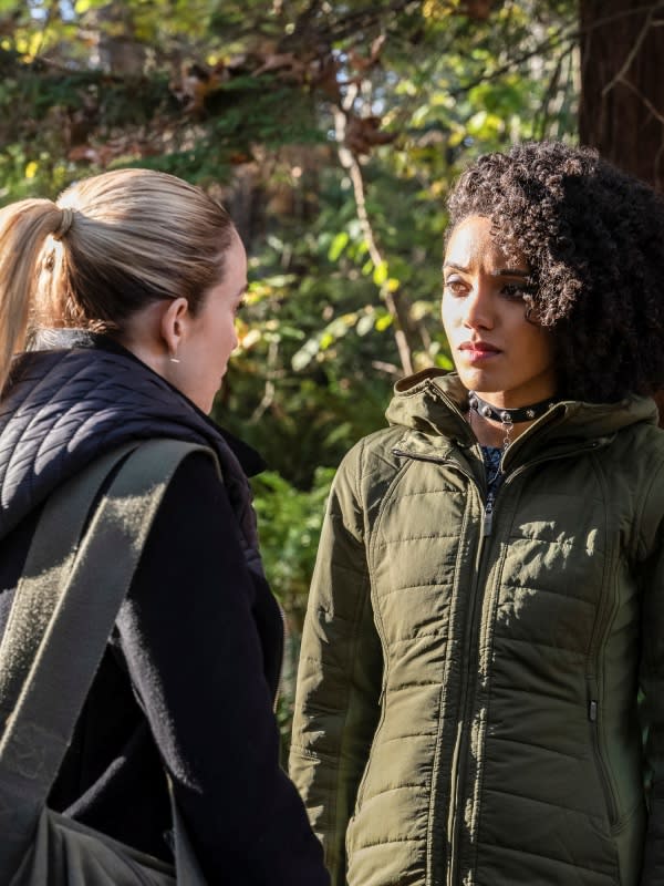 Sara and Charlie - DC's Legends of Tomorrow Season 5 Episode 8