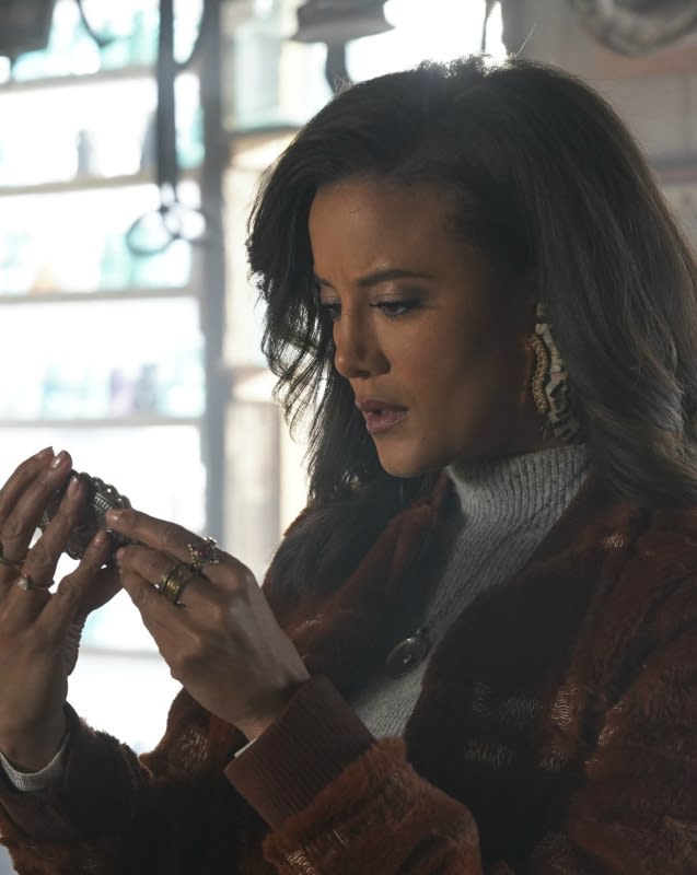 Clues - Roswell, New Mexico Season 2 Episode 10