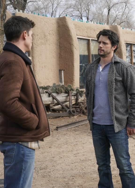 Gregory and Max - Roswell, New Mexico Season 2 Episode 10
