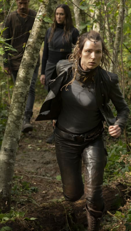 Hope On The Run - The 100 Season 7 Episode 2