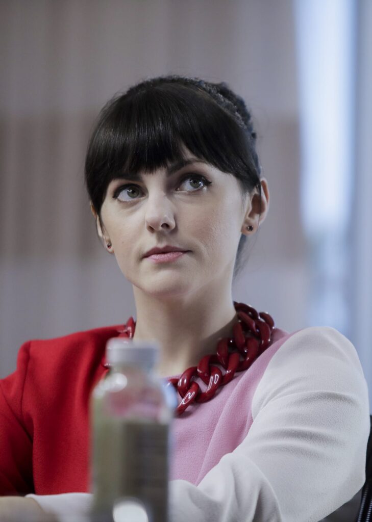Hoping for the Best - The Baker and the Beauty Season 1 Episode 7
