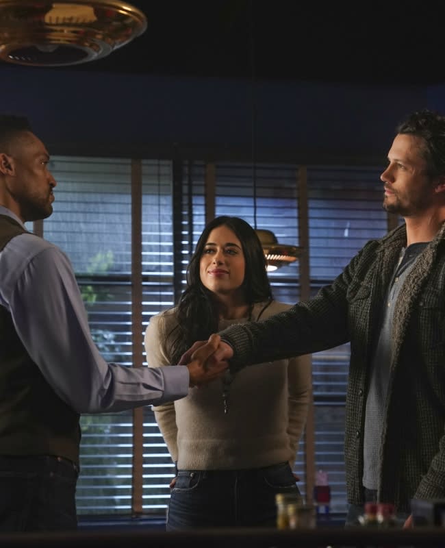 Pleasantries - Roswell, New Mexico Season 2 Episode 10