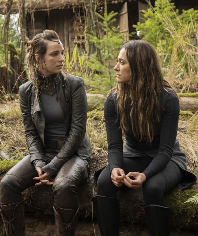 Echo and Hope Talk - The 100 Season 7 Episode 2
