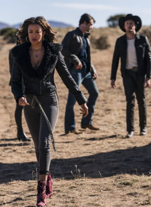 Her Own Savior - Roswell, New Mexico Season 1 Episode 9