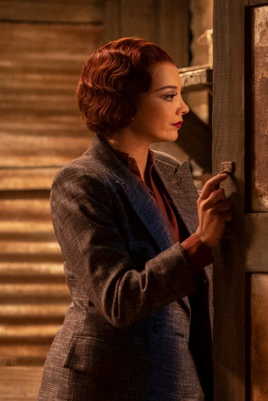 Rio on the Lookout - Penny Dreadful: City of Angels Season 1 Episode 6