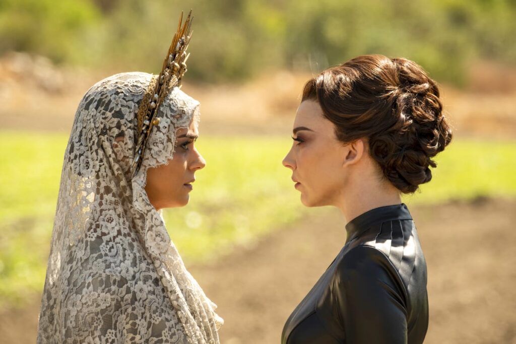 Sisters Facing Off - Penny Dreadful: City of Angels Season 1 Episode 1