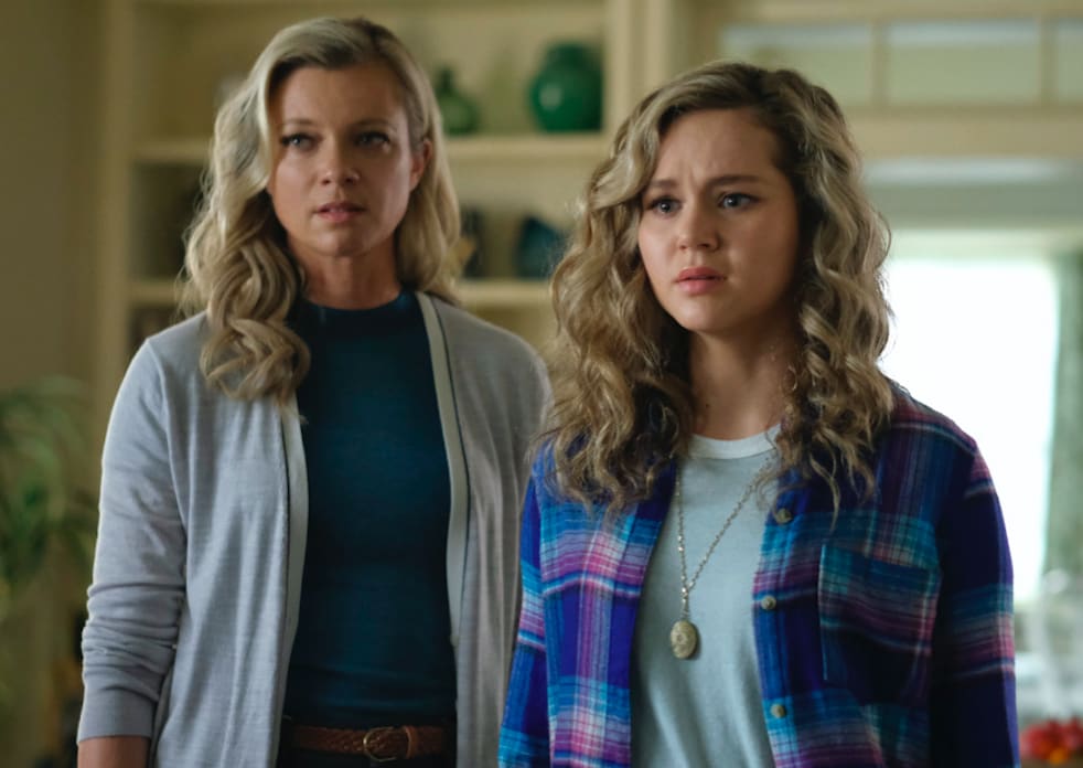 Courtney and Barbara house - Stargirl Season 1 Episode 11