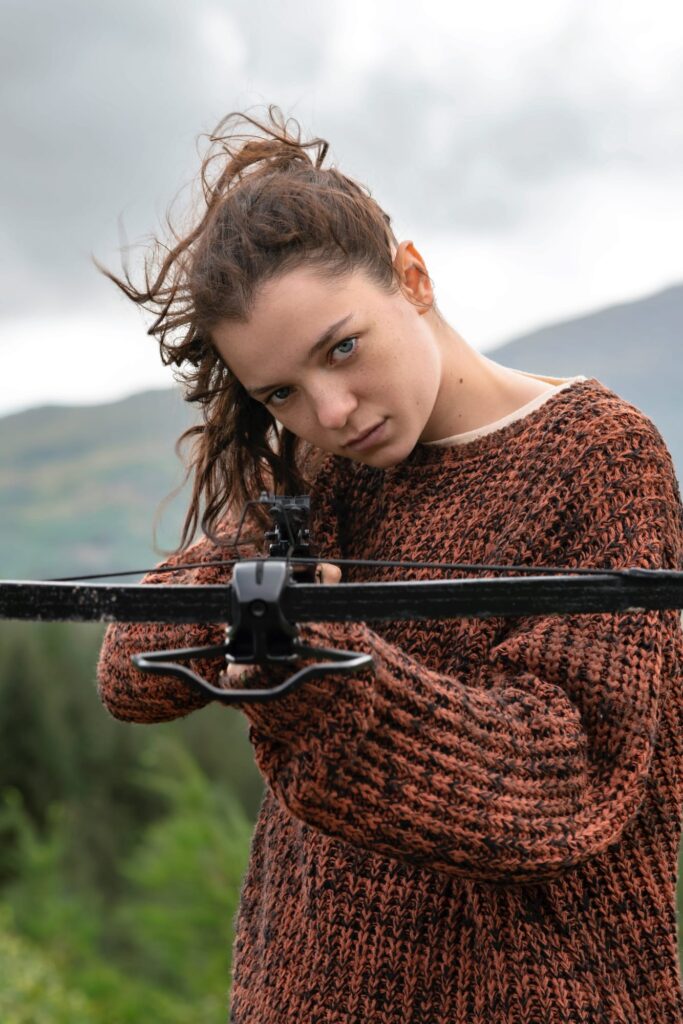 Taking Aim - Hanna Season 2 Episode 1