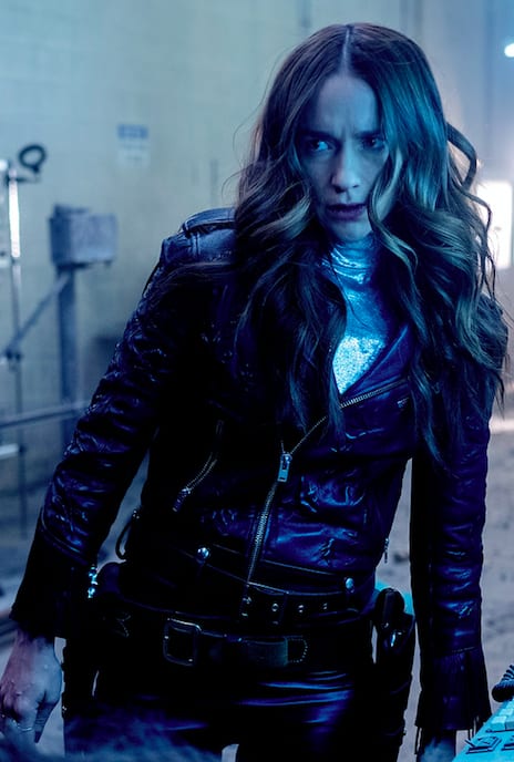 Wynonna work - Wynonna Earp Season 4 Episode 2